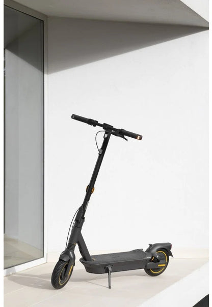 Ninebot KickScooter MAX G2 E by Segway